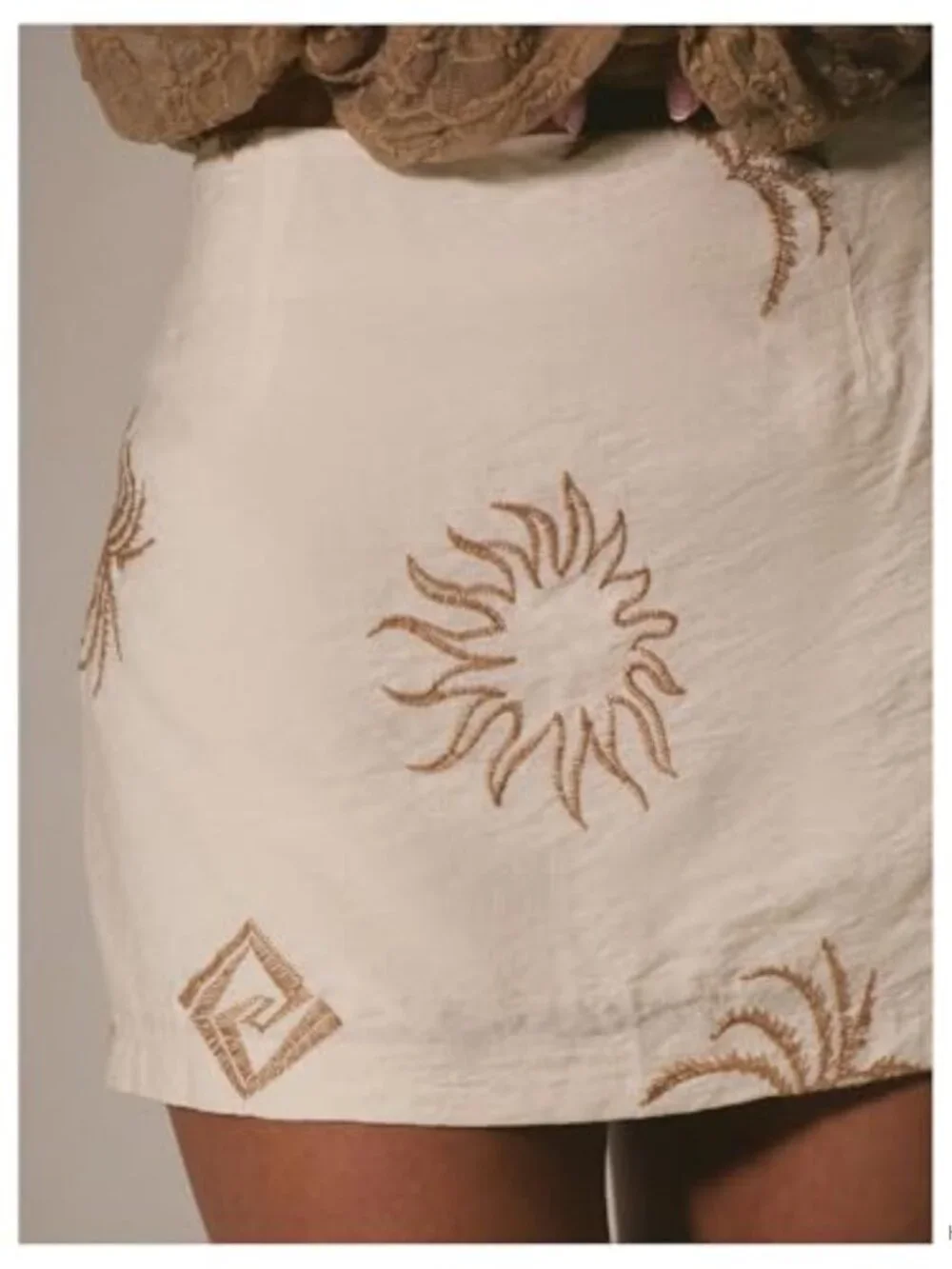 Embroidered Low Rise Bodycon Mini Skirt with Zipper